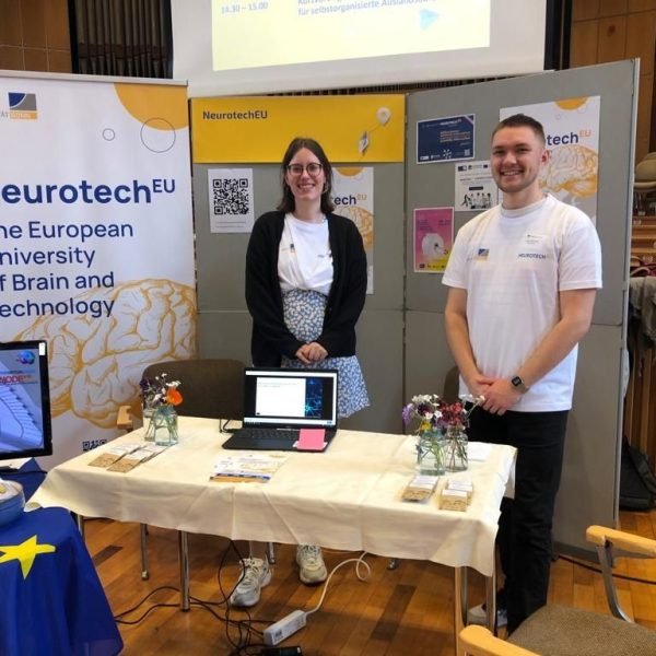 © Uta Brus: NeurotechEU's student assistant, Sophie Rutschmann (left) and Vice Lasse Keuneke from NeurotechEU's Student Council (right).